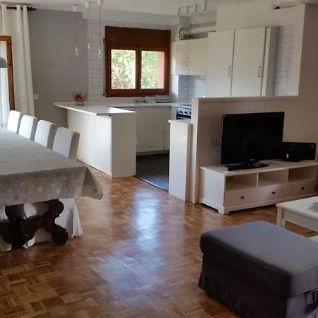 Amplio Con Piscina En