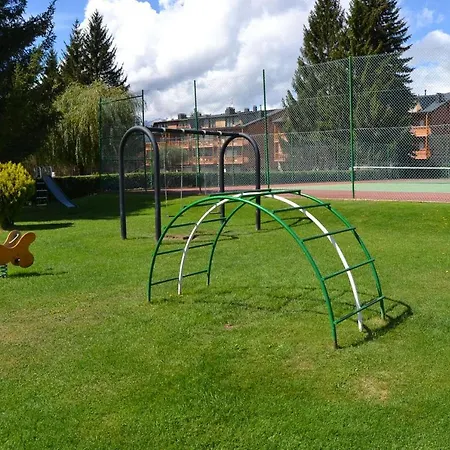 Amplio Con Piscina En アパート
