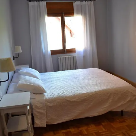 Amplio Con Piscina En Appartamento